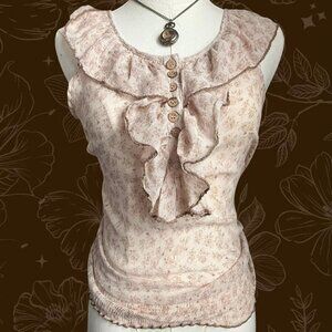 Soft and romantic sleeveless blouse in a delicate blush floral print.